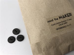 Curb cotton button fra mind the maker - i flot calm grey, 11 mm